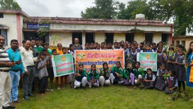 यशस्वी प्रधानमंत्री जी के आवाहन पर गायत्री मिशन की युवा शाखा डिवाइन यूथ ग्रुप दिया संगठन पेंड्रा गौरेला के द्वारा ग्राम सरखोर माध्यमिक शाला विद्यालय प्रांगण मे वृक्षारोपण किया गया