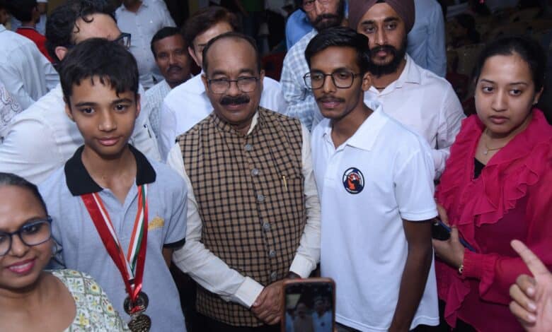 *छत्तीसगढ़ प्रदेश रायफल एसोसिएशन शूटिंग प्रतियोगिता का समापन,* *खेल से खिलाड़ी का न केवल शारीरिक स्वास्थ्य सही रहता हैं बल्कि जीवन की चुनौतियों से किस तरह से लड़ा जाए इसकी भी सिख मिलती हैं –अरुण साव* *छत्तीसगढ़ प्रदेश रायफल एसोसिएशन शूटिंग प्रतियोगिता का समापन,* *खेल से खिलाड़ी का न केवल शारीरिक स्वास्थ्य सही रहता हैं बल्कि जीवन की चुनौतियों से किस तरह से लड़ा जाए इसकी भी सिख मिलती हैं –अरुण साव*
