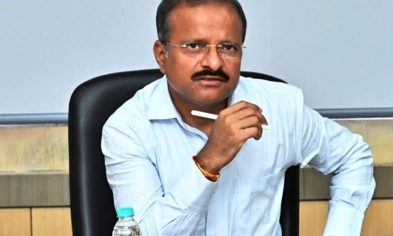 *मुख्यमंत्री के प्रमुख सचिव ने नक्सल प्रभावित जिलों में विकास कार्यों की समीक्षा की,* *विकास योजनाओं के प्रभावी क्रियान्वयन पर जोर:गांव-गांव तक योजनाओं की पहुँच सुनिश्चित करने के निर्देश* *मुख्यमंत्री के प्रमुख सचिव ने नक्सल प्रभावित जिलों में विकास कार्यों की समीक्षा की,* *विकास योजनाओं के प्रभावी क्रियान्वयन पर जोर:गांव-गांव तक योजनाओं की पहुँच सुनिश्चित करने के निर्देश*