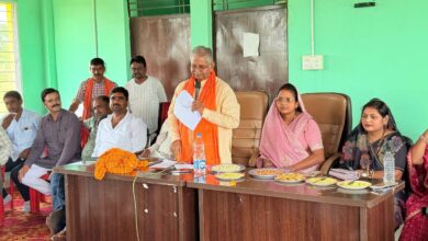 *पूर्व विधानसभा अध्यक्ष धरमलाल कौशिक ने सेवा पखवाड़ा कार्यक्रम के सबंध में कार्यकर्ताओं की ली संयुक्त बैठक,*  *कहा : सेवा पखवाड़ा अभियान, समाज के अंतिम व्यक्ति तक सेवा पहुंचाने का संकल्प*