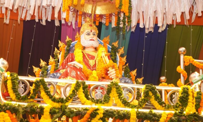 *अग्रसेन जयंती शोभा यात्रा जगह-जगह होगा स्वागत, चौक चौराहा पर विद्युत सजावट एवं स्वागत द्वार बनाए गए,* *अग्रवाल समाज के 3 हजार महिलाएं बच्चे युवा सहित विधायक अमर अग्रवाल कलेक्टर संजय अग्रवाल तथा जिला पंचायत सीईओ संदीप अग्रवाल शोभा यात्रा में होंगे शामिल*