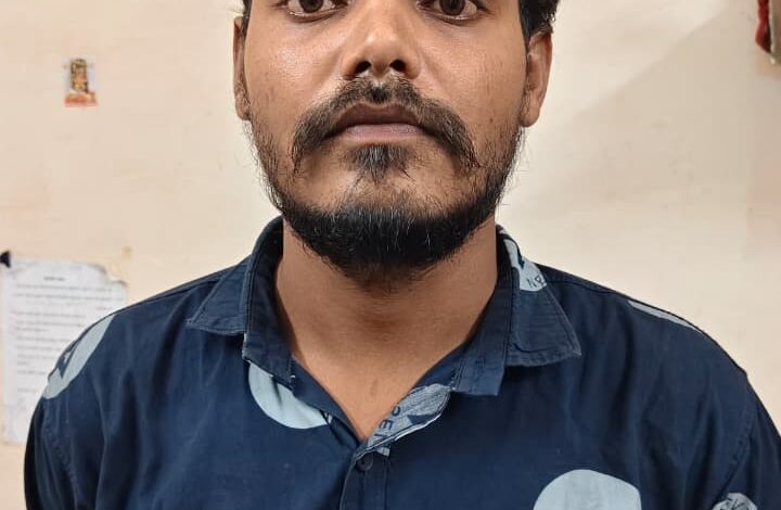 *फेसबुक में प्यार भरी बातें करके ठग लिए 25 लाख रुपए, “ड्रीम गर्ल” फिल्म देख कर आया आइडिया* *फेसबुक में प्यार भरी बातें करके ठग लिए 25 लाख रुपए, “ड्रीम गर्ल” फिल्म देख कर आया आइडिया*