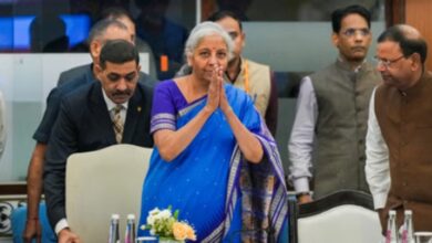 *जूते-चप्पल और परिधानों में 2500 तक पर जीएसटी घटाकर 5 प्रतिशत किया गया*