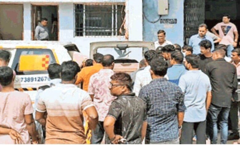 *गोदावरी पावर एंड इस्पात लिमिटेड में हुए हादसे ने छह परिवारों की खुशियां छीन लीं, शव लेने पहुंचे परिजनों का रो रो कर बुरा हाल, ऐसे झुलसे की पहचानना मुश्किल* *गोदावरी पावर एंड इस्पात लिमिटेड में हुए हादसे ने छह परिवारों की खुशियां छीन लीं, शव लेने पहुंचे परिजनों का रो रो कर बुरा हाल, ऐसे झुलसे की पहचानना मुश्किल*