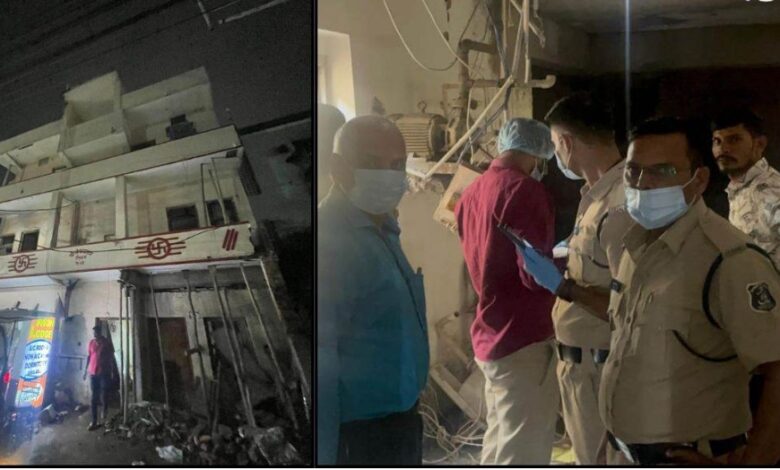 *स्टेशन रोड स्थित एक होटल में सोमवार को एक युवक की हत्या, गर्लफ्रेंड पर पुलिस को शक* *स्टेशन रोड स्थित एक होटल में सोमवार को एक युवक की हत्या, गर्लफ्रेंड पर पुलिस को शक*