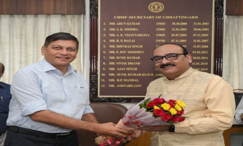 विकास शील ने संभाली मुख्य सचिव की कुर्सी, बने छत्तीसगढ़ के 13वें चीफ सेक्रेटरी विकास शील ने संभाली मुख्य सचिव की कुर्सी, बने छत्तीसगढ़ के 13वें चीफ सेक्रेटरी