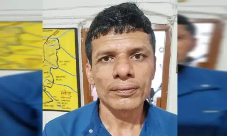 *दो लोगों से की ठगी और नाबालिग से दुष्कर्म, बर्खास्त आरक्षक पर तीन एफआईआर दर्ज* *दो लोगों से की ठगी और नाबालिग से दुष्कर्म, बर्खास्त आरक्षक पर तीन एफआईआर दर्ज*
