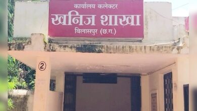 *सरपंच की दबंगई: अवैध उत्खनन की कार्यवाही करने पहुंचे कर्मचारी की सरपंच ने कर दी पिटाई, अपने आप बताता है स्थानीय विधायक का खास*