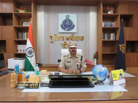 ब्राह्मण समाज पर अभद्र टिप्पणी करने वाली महिला कांस्टेबल सस्पेंड, SP ने की तत्काल कार्रवाई ब्राह्मण समाज पर अभद्र टिप्पणी करने वाली महिला कांस्टेबल सस्पेंड, SP ने की तत्काल कार्रवाई