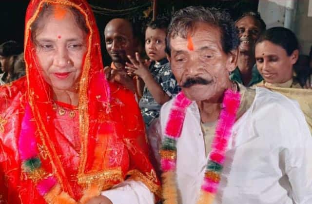 *दिल जवान तो उम्र मायने नहीं रखती : 75 वर्षीय दादूराम ने 45 वर्षीय संग सात फेरे लिए, बहू नाती-पोते हुए शामिल*