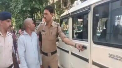 बड़ी खबर : हत्या का कैदी अंबिकापुर जेल से फरार होकर बिलासपुर पहुंचा कलेक्ट्रेट में किया सरेंडर, फिर थाने के सामने से बाइक पर फरार