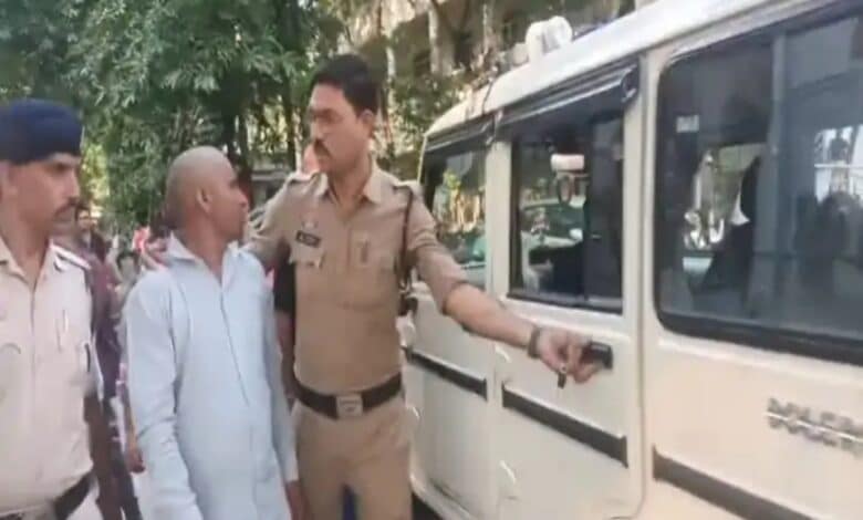 बड़ी खबर : हत्या का कैदी अंबिकापुर जेल से फरार होकर बिलासपुर पहुंचा कलेक्ट्रेट में किया सरेंडर, फिर थाने के सामने से बाइक पर फरार