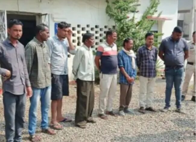 *नव पदस्थ थाना प्रभारी राज सिंह ने पदभार लेते ही गुंडा-बदमाशों और असामाजिक तत्वों की लगाई परेड* *नव पदस्थ थाना प्रभारी राज सिंह ने पदभार लेते ही गुंडा-बदमाशों और असामाजिक तत्वों की लगाई परेड*
