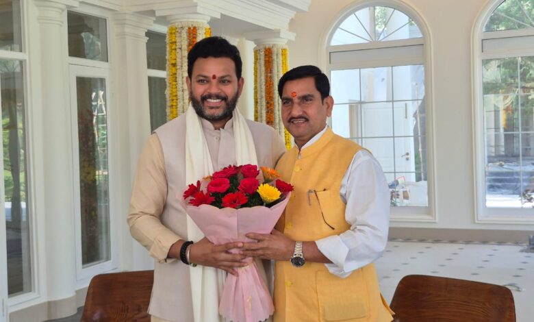 केन्द्रीय मंत्री तोखन साहू ने बिलासपुर विमान सेवाओं के विस्तार हेतु नागरिक उड्डयन मंत्री से की मुलाकातबिलासपुर हवाई सेवा के दैनिक संचालन बहाली पर हुई सकारात्मक चर्चा केन्द्रीय मंत्री तोखन साहू ने बिलासपुर विमान सेवाओं के विस्तार हेतु नागरिक उड्डयन मंत्री से की मुलाकातबिलासपुर हवाई सेवा के दैनिक संचालन बहाली पर हुई सकारात्मक चर्चा