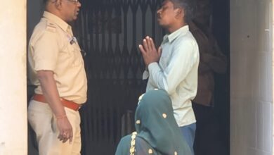 सिम्स में मानवता हुई शर्मसार: डेड बॉडी देने के नाम पर परिजनों से अवैध वसूली, वायरल वीडियो ने खोली पोल सिम्स में मानवता हुई शर्मसार: डेड बॉडी देने के नाम पर परिजनों से अवैध वसूली, वायरल वीडियो ने खोली पोल