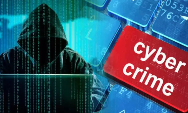 बेंगलुरु से डिजिटल अरेस्ट फ्रॉड का चौंकाने वाला मामला — 32 करोड़ रुपए की ठगी, महीनों तक पीड़ित को घर में कैद रखकर करते रहे निगरानी बेंगलुरु से डिजिटल अरेस्ट फ्रॉड का चौंकाने वाला मामला — 32 करोड़ रुपए की ठगी, महीनों तक पीड़ित को घर में कैद रखकर करते रहे निगरानी