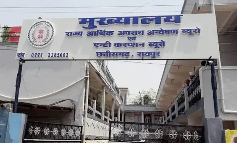 शराब घोटाले की कड़ियाँ अब ट्रैवल एजेंसी तक पहुँचीं: ACB–EOW ने रायपुर में दबिश देकर VIP टूर–होटल बुकिंग के दस्तावेज जब्त किए शराब घोटाले की कड़ियाँ अब ट्रैवल एजेंसी तक पहुँचीं: ACB–EOW ने रायपुर में दबिश देकर VIP टूर–होटल बुकिंग के दस्तावेज जब्त किए