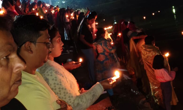 कार्तिक पूर्णिमा के अवसर पर दुर्गा सरोवर में आराधना और आस्था का संगम, सैकड़ों श्रद्धालुओं ने किया दीपदान कार्तिक पूर्णिमा के अवसर पर दुर्गा सरोवर में आराधना और आस्था का संगम, सैकड़ों श्रद्धालुओं ने किया दीपदान