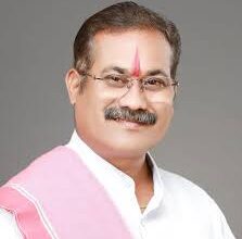 महापुरुषों पर आपत्तिजनक टिप्पणी मामले में अमित बघेल फरार — पुलिस की दबिश के बाद पीछे के रास्ते से भागे, चार राज्यों में दर्ज हुई FIR