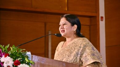 योगासन कला प्रदर्शन एवं सम्मान समारोह में डॉ. वर्णिका शर्मा का संदेश — “योग हमें वृद्ध नहीं होने देता, अयोग्य को योग्य बनाता है”