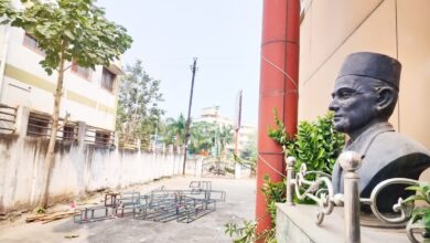 “सावरकर भवन में सावरकर उपेक्षित: नेताओं की बयानबाज़ी भारी, सम्मान हल्का”