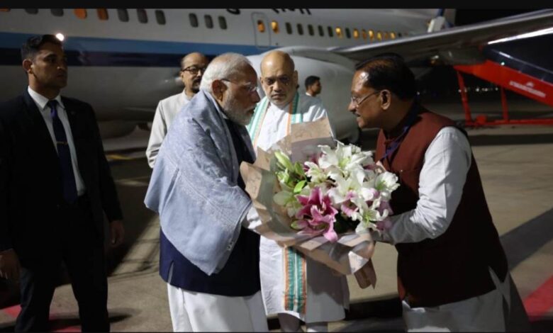 नवा रायपुर में प्रधानमंत्री का आगमन, गृहमंत्री अमित शाह और सीएम साय सहित शीर्ष नेतृत्व ने किया स्वागत