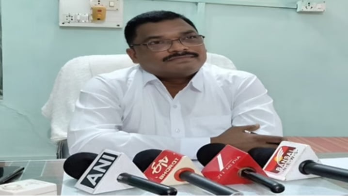 *मरवाही वन परिक्षेत्र में बड़ी प्रशासनिक कार्रवाई, जांच में अनियमितता और वित्तीय गड़बड़ियां पाए जाने के बाद रेंजर रमेश खैरवार हटाया गया* *मरवाही वन परिक्षेत्र में बड़ी प्रशासनिक कार्रवाई, जांच में अनियमितता और वित्तीय गड़बड़ियां पाए जाने के बाद रेंजर रमेश खैरवार हटाया गया*