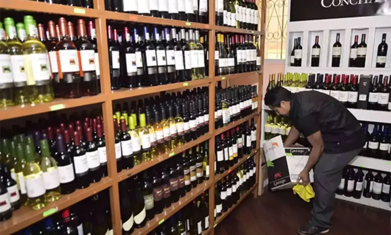 *शराब नीति में बड़े बदलाव की तैयारी शुरू, घोटालों से बचने हेतु फिर जारी होगा ठेका सिस्टम* *शराब नीति में बड़े बदलाव की तैयारी शुरू, घोटालों से बचने हेतु फिर जारी होगा ठेका सिस्टम*