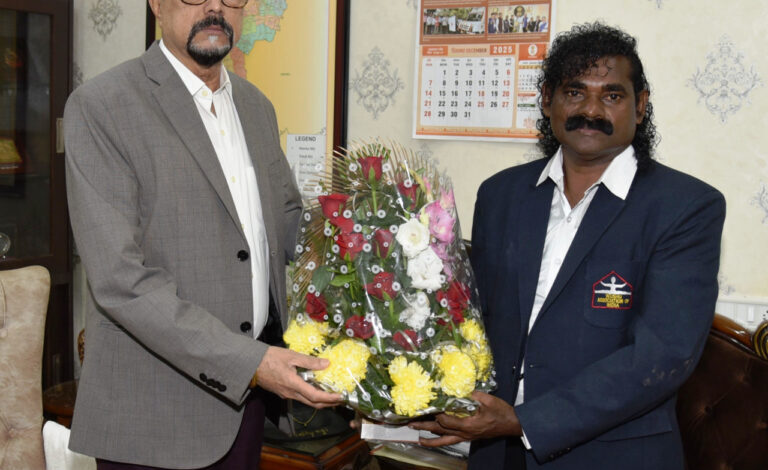 *वुशु एसोसिएशन के महासचिव ने राज्यपाल डेका से की मुलाकात, राष्ट्रीय वुशु चैम्पियनशीप प्रतियोगिता के लिए मुख्य अतिथि आंमत्रित हेतु किए आमंत्रित* *वुशु एसोसिएशन के महासचिव ने राज्यपाल डेका से की मुलाकात, राष्ट्रीय वुशु चैम्पियनशीप प्रतियोगिता के लिए मुख्य अतिथि आंमत्रित हेतु किए आमंत्रित*