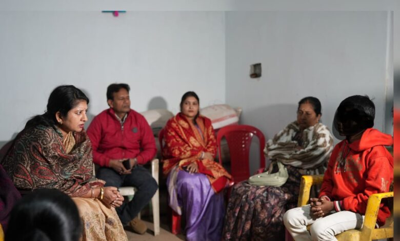 *बच्चे की बर्बर पिटाई पर आयोग सख्त, दूरस्थ अंचल में देर रात पहुंचीं अध्यक्ष वर्णिका शर्मा,* *सीमा से सटे ऊबड़खाबड़ रास्तों से पीड़ित तक पहुंचीं डॉ. वर्णिका शर्मा, दोषियों पर कार्रवाई के निर्देश* *बच्चे की बर्बर पिटाई पर आयोग सख्त, दूरस्थ अंचल में देर रात पहुंचीं अध्यक्ष वर्णिका शर्मा,* *सीमा से सटे ऊबड़खाबड़ रास्तों से पीड़ित तक पहुंचीं डॉ. वर्णिका शर्मा, दोषियों पर कार्रवाई के निर्देश*