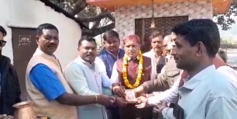 कांकेर में धर्मांतरण विवाद पर नया मोड़, चर्च लीडर महेंद्र बघेल ने अपनाया हिंदू धर्म