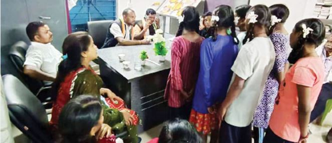 पोटाकेबिन छात्रा की मौत का मामला : कांग्रेस जांच दल का आरोप—इलाज में लापरवाही से गई जान, अधीक्षिका पर कार्यवाही की मांग पोटाकेबिन छात्रा की मौत का मामला : कांग्रेस जांच दल का आरोप—इलाज में लापरवाही से गई जान, अधीक्षिका पर कार्यवाही की मांग