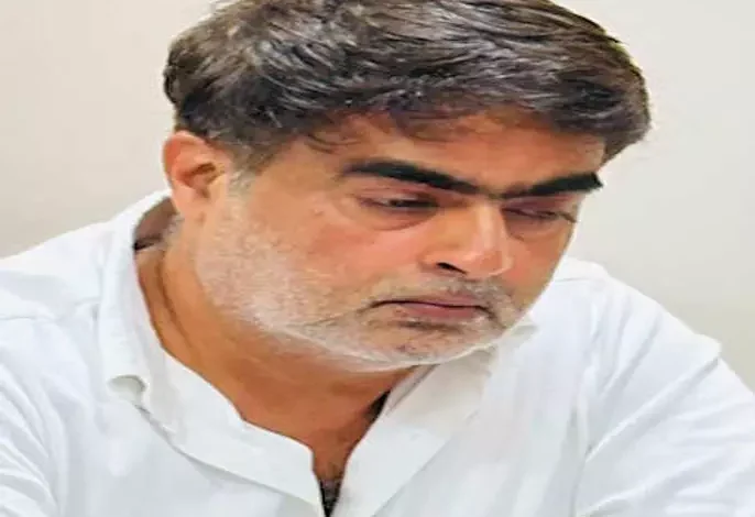 दुर्ग में गुटखा किंग पर GST की बड़ी कार्रवाई, गुरमुख जुमनानी पर ₹317 करोड़ की टैक्स-पेनाल्टी दुर्ग में गुटखा किंग पर GST की बड़ी कार्रवाई, गुरमुख जुमनानी पर ₹317 करोड़ की टैक्स-पेनाल्टी