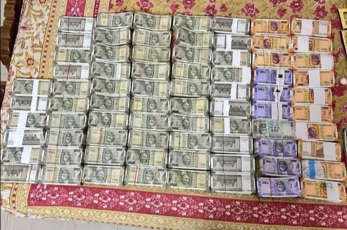 CBI का बड़ा एक्शन: झांसी में सेंट्रल GST की डिप्टी कमिश्नर प्रभा भंडारी रिश्वत कांड में गिरफ्तार, 1.5 करोड़ की डील का खुलासा