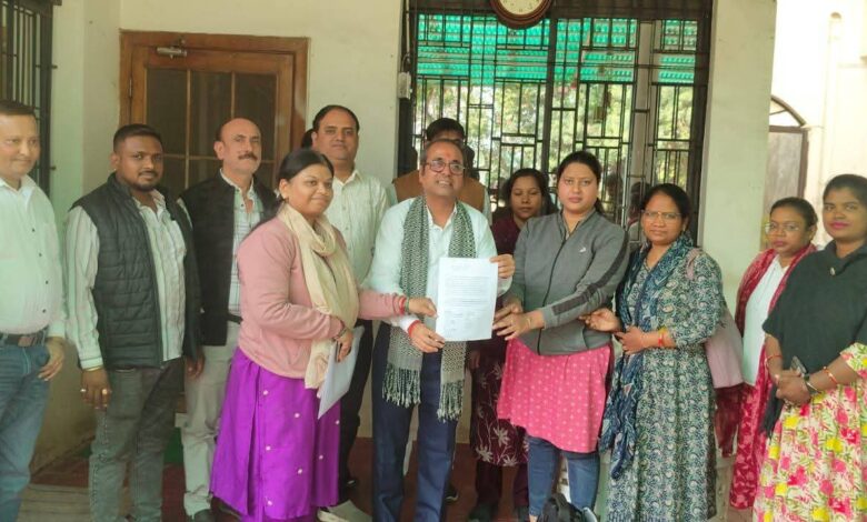 *स्वामी आत्मानंद स्कूल में नर्सरी बंद करने के फैसले पर बवाल, पूर्व विधायक ने कहा – गरीब बच्चों-शिक्षकों के भविष्य से सरकार कर रही खिलवाड़ः शैलेश पांडेय*