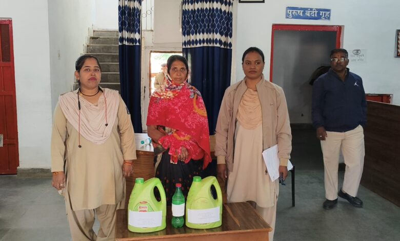 *रतनपुर पुलिस की कार्यवाही “एक युद्ध नशे के विरुद्ध” : अवैध शराब बेचते पड़की गई महिला*