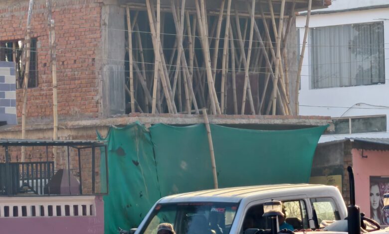 बिना अनुमति धड़ल्ले से निर्माण!रामपुर में शासकीय भूमि पर खुला अतिक्रमण, खसरा 111/6 पर कब्जे का खेल—राजस्व अमला मौन”