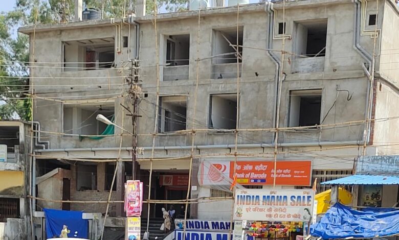 बैकुंठपुर: फौव्वारा चौक पर अवैध निर्माण का खेल उजागर, नजूल जांच में नियमों की धज्जियां