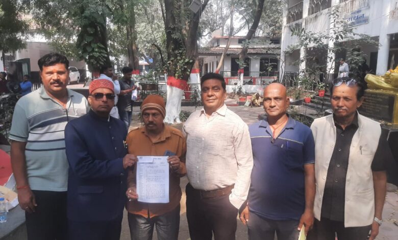 *स्वर्णकार समाज की दानशुदा भूमि व सामाजिक भवन पर अवैध कब्जा और निर्माण, कलेक्टर से शिकायत* *स्वर्णकार समाज की दानशुदा भूमि व सामाजिक भवन पर अवैध कब्जा और निर्माण, कलेक्टर से शिकायत*