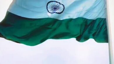 *उत्कृष्ट कार्य करने वाले विभिन्न विभागों के अधिकारी- कर्मचारियों के साथ पंचायत सचिव गणतंत्र दिवस पर हुए सम्मानित*