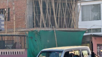 शासकीय भूमि पर खुलेआम कब्ज़ा! मुख्य सड़क किनारे अवैध निर्माण, प्रशासन मौन—मिलीभगत के आरोप