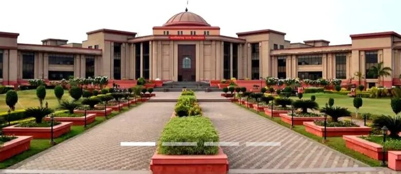 कमिश्नर की ‘डिमांड’ और कर्मचारी की सस्पेंशन फाइल!फिल्म टिकट, चावल और वाई-फाई रिचार्ज के बाद निलंबन — हाई कोर्ट ने कार्रवाई पर लगाई रोक