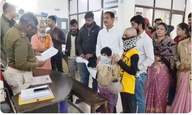 बिलासपुर में इंसानियत को झकझोर देने वाला मामला7 और 10 साल के मासूम खाली अस्थि कलश लेकर पहुंचे थाना, पिता की अस्थियां लौटाने की लगाई गुहार