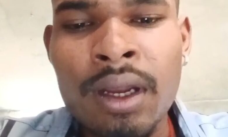 *मेरी मौत का जिम्मेदार है सोहेल – वीडियो बनाया बाद कर ली आत्महत्या, हिन्दू संगठन के युवकों ने कोतवाली का किया घेराव* *मेरी मौत का जिम्मेदार है सोहेल – वीडियो बनाया बाद कर ली आत्महत्या, हिन्दू संगठन के युवकों ने कोतवाली का किया घेराव*