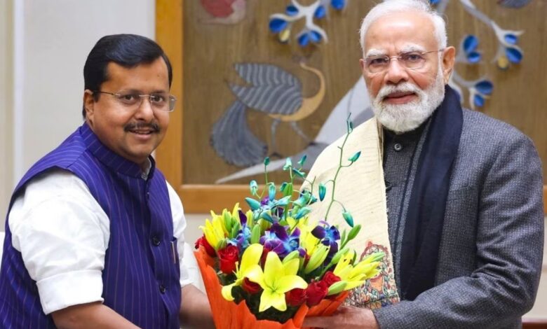 *भाजपा पार्टी को मिला नया राष्ट्रीय अध्यक्ष, प्रधानमंत्री मोदी ने पुष्प-गुच्छ देकर किया स्वागत*