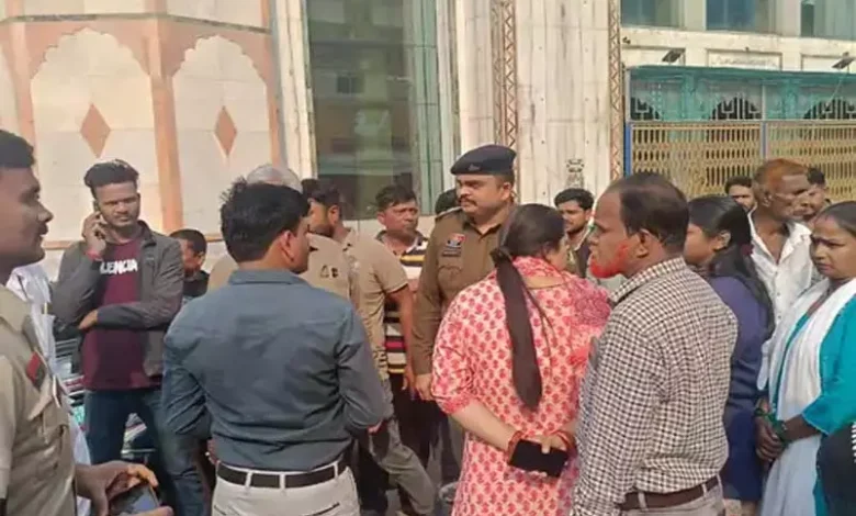 रायपुर में संडे बाजार पर चला प्रशासन का डंडा: यातायात बाधित करने वालों पर कड़ी कार्रवाई