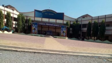 दंतेवाड़ा: पढ़ाई को लेकर अभिभावकों का आरोप बच्चों की पढ़ाई नहीं हो रही , शिक्षिका का विवादित बयान—‘पीटने की अनुमति दो, सुधार दूंगी’