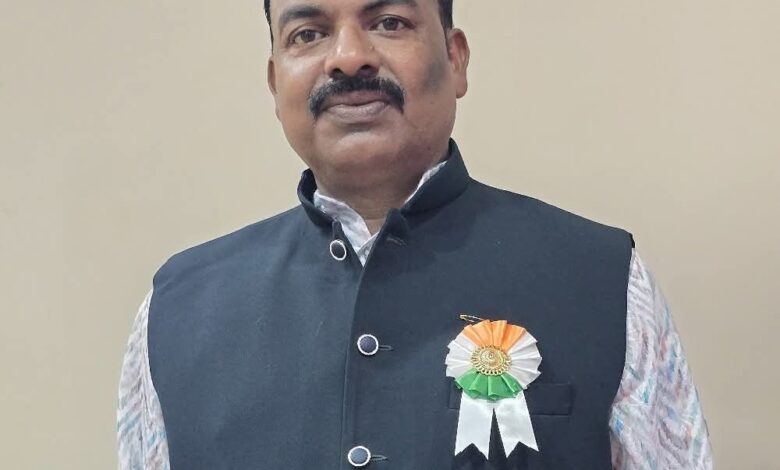 बर्खास्तगी के बाद भी शासकीय दस्तावेजों पर हस्ताक्षर!धौराटीकरा समिति के पूर्व प्रबंधक अजय साहु पर गंभीर आरोप, संरक्षण देने वाले अधिकारियों की भूमिका संदेह के घेरे में