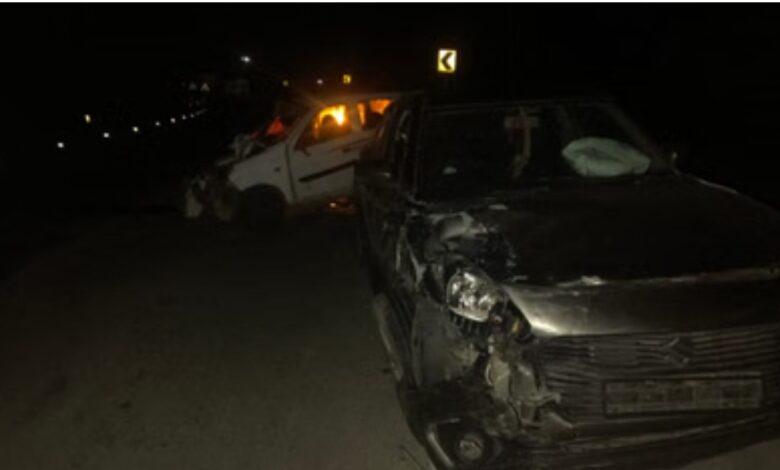 *हाईवे पर हुआ हादसा, दो की मौत और पांच घायल; जांच में जुटी पुलिस* *हाईवे पर हुआ हादसा, दो की मौत और पांच घायल; जांच में जुटी पुलिस*