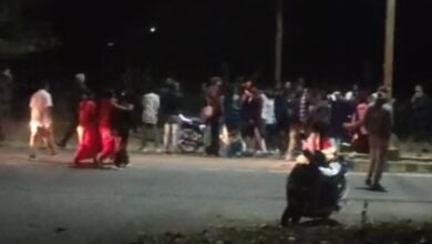 *शादी समारोह में आयोजित पार्टी के दौरान डीजे पर डांस करते हुए दो पक्षों में जमकर मारपीट, गाड़ी में तोड़फोड़*